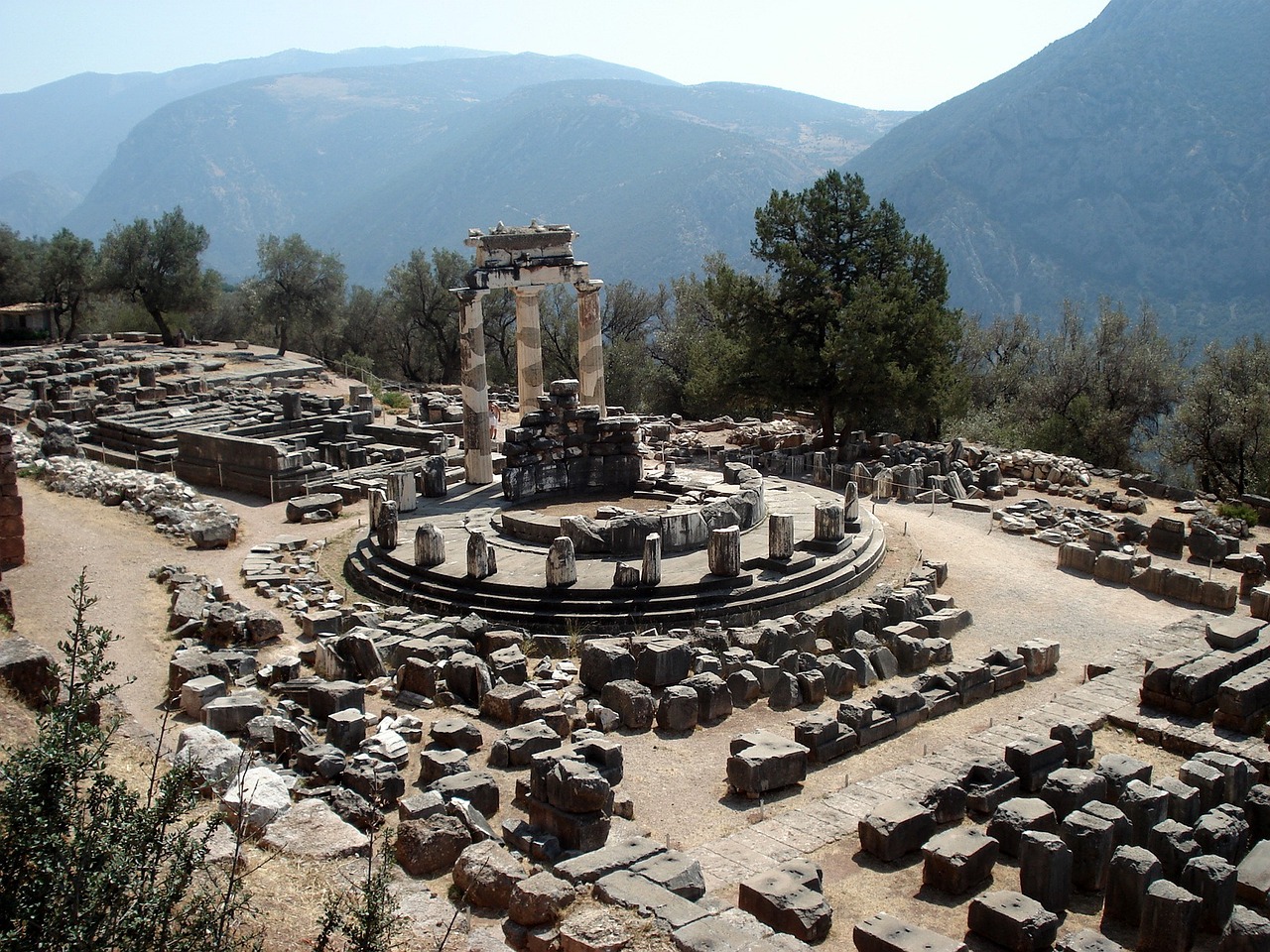 Delphi, ancient site illustrating site optimization