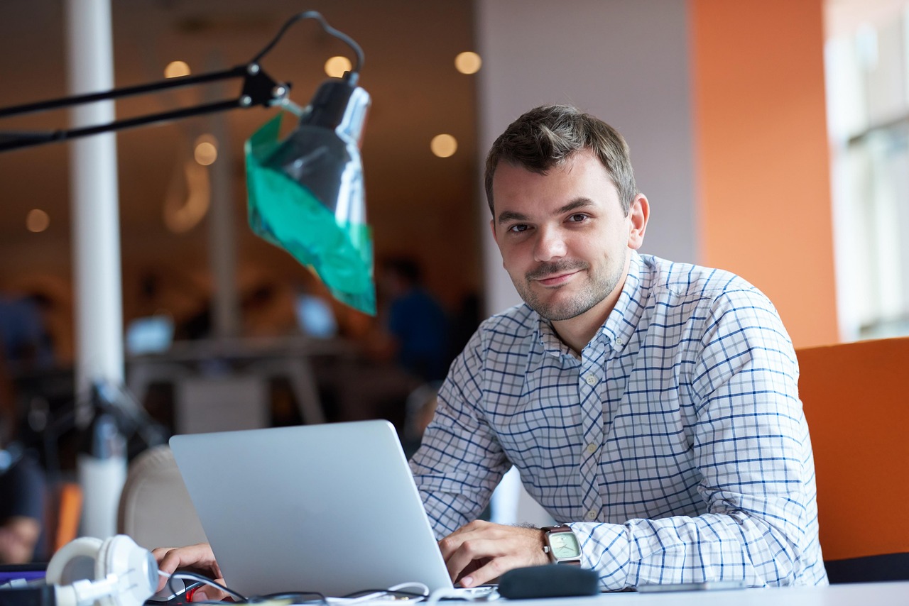 Entrepreneur, computer illustrating reduce employee ticket volume